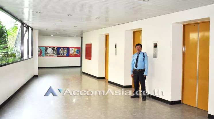 5  Office Space For Rent in Silom ,Bangkok BTS Chong Nonsi at K.C.C Building AA11226